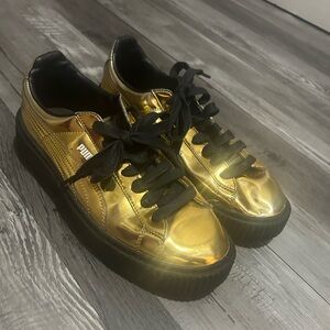 Gold Puma sneaker